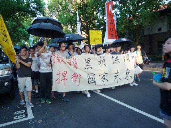 Protest Against MOE's China-centric Curricula Adjustment - Reject Secret Talks, Sustained Arrest Wu Se-hwa