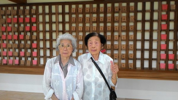 Family Members of Prof. Chang Yan-hsien(張炎憲) Visit Holy Mountain