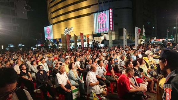Political and Economical Views from Formosa TV - Outdoor Live at Zhongyu Galaxy Plaza