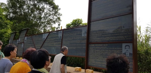 Holy Mountain - Enlightenment Mentor Lee Yu-chieh Couple's and Huang Chin-tao's Monument Initiation