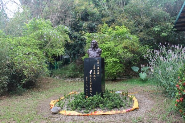 Tâi-uân Sîn-tōTsan-chu(Su Beng) Practitioner Arbor Memorial