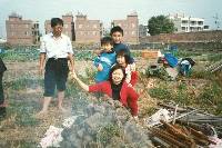 Thumb044.jpg (82145 bytes)