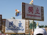 0306-011.JPG (92565 bytes)