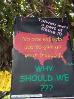 0326peace_002.jpg (121206 bytes)