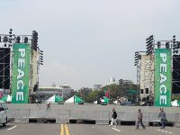 0326peace_005.JPG (89750 bytes)