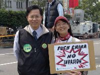 0326peace_014.JPG (124819 bytes)