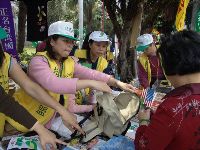 0326peace_020.JPG (135865 bytes)