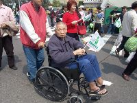 0326peace_025.JPG (141368 bytes)