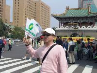 0326peace_027.JPG (125701 bytes)