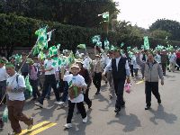 0326peace_033.JPG (136732 bytes)