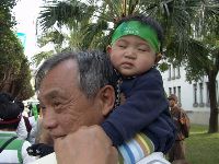 0326peace_036.JPG (125578 bytes)