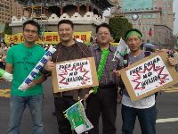 0326peace_047.JPG (136475 bytes)