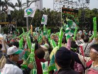 0326peace_054.JPG (161827 bytes)