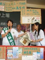 Action_018.JPG (72323 bytes)