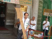 Action_029.JPG (121343 bytes)