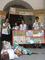 Action_037.JPG (81407 bytes)