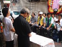 mourn ROC_012.JPG (132299 bytes)