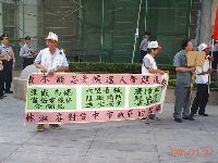 lawbreaker_008.JPG (127926 bytes)