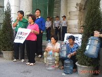 hu's_003.JPG (136728 bytes)