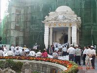 hu's_014.JPG (140144 bytes)