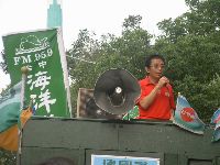 protest_004.JPG (119891 bytes)