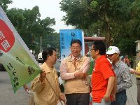 protest_011.JPG (120641 bytes)