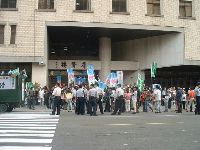 protest_013.JPG (121042 bytes)