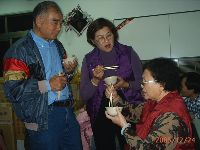 X'mas_0037.JPG (103935 bytes)