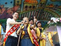 0528_090.JPG (148142 bytes)