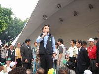 0826rally_145.JPG (103158 bytes)