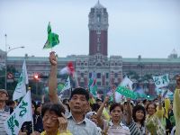 0916_0103.JPG (92471 bytes)