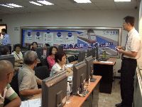 0923computer_009.JPG (100303 bytes)