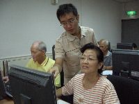 0923computer_023.JPG (82572 bytes)