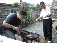 0930moon_005.JPG (101848 bytes)