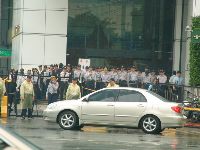 1031_015.JPG (107900 bytes)