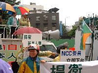 1214_035.JPG (126975 bytes)