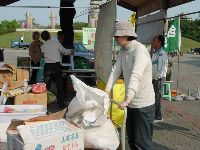 0228_100.JPG (124087 bytes)