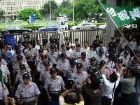 0712_049.JPG (102851 bytes)