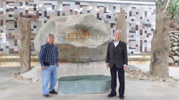 98 Years Old Prof. Yang Yicheng(楊馥成) & 83 Years Old Vietnam Taiwan Chamber of Commerce President Tsai Visit Holy Mountain