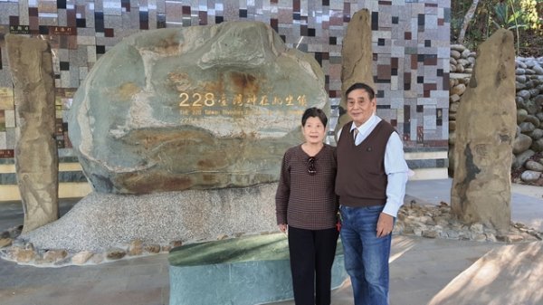 2020-12-07 Teacher Ying-jie Gao(高英傑) and Jyuan-wei Lin(林娟微) Couple, Family of Uyongʉ'e Yatauyungana(矢多, 高一生) Visit Holy Mountain