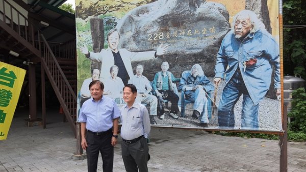 Family of Ông Io̍k-lîm(王育霖), Brothers Dr. Ông Khek-hiông(王克雄) & Dr. Ông Khik-tsiau(王克紹) Visit Holy Mountain